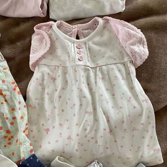 Huge Lot of 21 Baby Girl Summer Clothing Size 0-3 Months - Picture 11 of 13